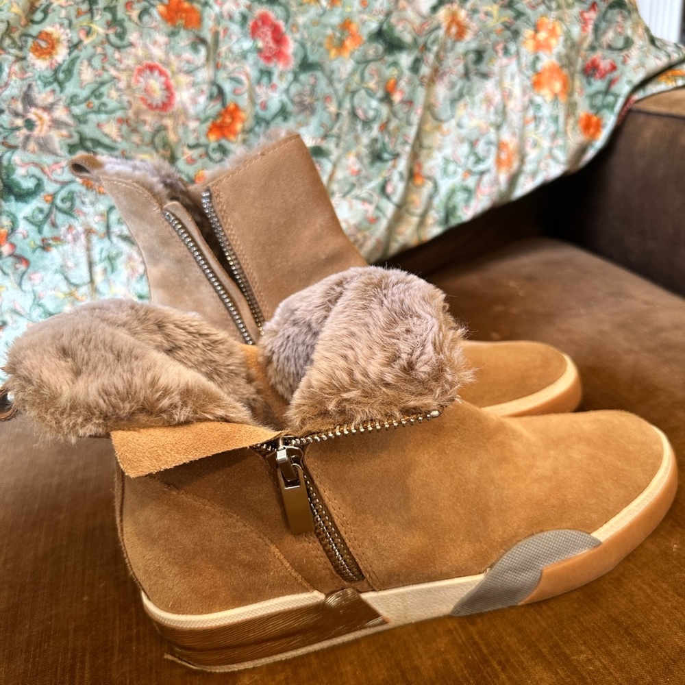 Tan wedge winter DV bootie